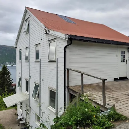 Explore With Four Bedrooms And Beautiful View *